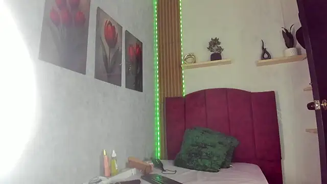Snapshot of Rosse_depp chatting on 06-30-26, 02:17 Rosse depp online show from 06-30-26, 02:17