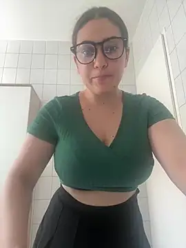 Snapshot of -Malina- chatting on 06-21-26, 01:17 -Malina- online show from 06-21-26, 01:17
