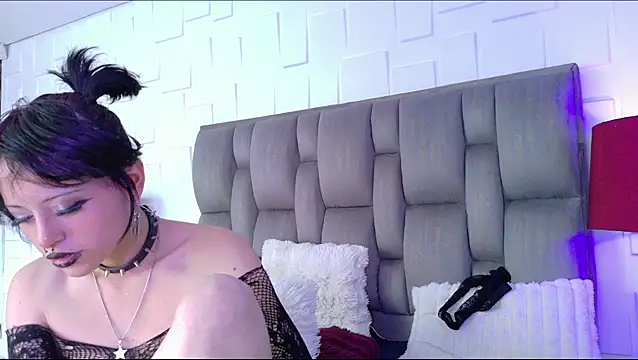 Snapshot of ViolettClay chatting on 06-25-26, 05:18 ViolettClay online show from 06-25-26, 05:18