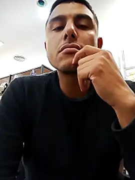 Snapshot of Cristian_es87 chatting on 06-16-26, 04:40 Cristian es87 online show from 06-16-26, 04:40