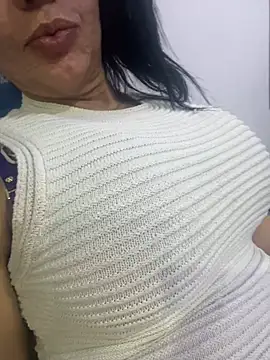 Snapshot of gynna25 chatting on 07-06-26, 11:40 gynna25 online show from 07-06-26, 11:40