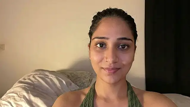 Snapshot of Snowanshi chatting on 06-18-26, 01:26 Snowanshi online show from 06-18-26, 01:26