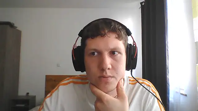 Snapshot of kungoking chatting on 06-19-26, 04:24 kungoking online show from 06-19-26, 04:24
