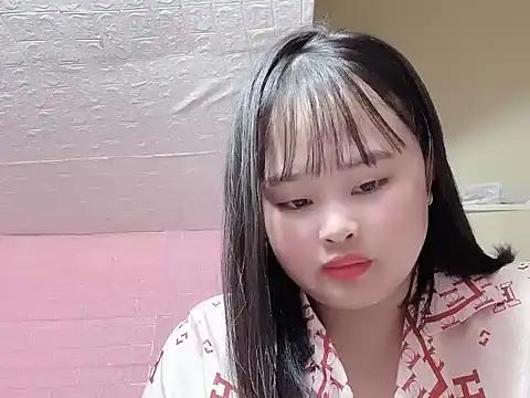 Snapshot of Elysia679 chatting on 06-18-26, 03:39 Elysia679 online show from 06-18-26, 03:39