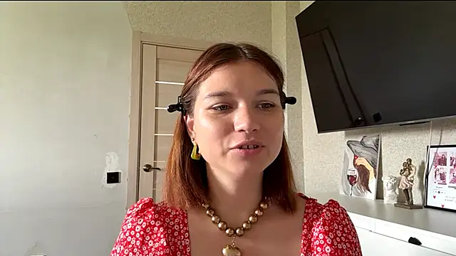 Karolinefrog online show from 06-17-26, 12:00
