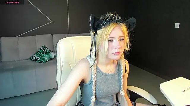 Snapshot of kikipeach chatting on 06-28-26, 12:22 kikipeach online show from 06-28-26, 12:22
