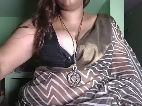 Snapshot of Tamil_Shailu chatting on 07-12-26, 05:14 Tamil Shailu online show from 07-12-26, 05:14