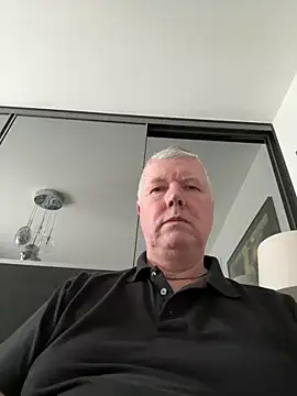 Snapshot of cumboy chatting on 01-28-25, 11:17 cumboy online show from 01-28-25, 11:17