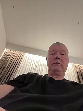 Snapshot of cumboy chatting on 12-27-24, 03:37 cumboy online show from 12-27-24, 03:37