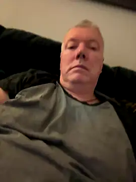 Snapshot of cumboy chatting on 10-09-25, 10:32 cumboy online show from 10-09-25, 10:32