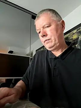 Snapshot of cumboy chatting on 10-20-25, 04:18 cumboy online show from 10-20-25, 04:18