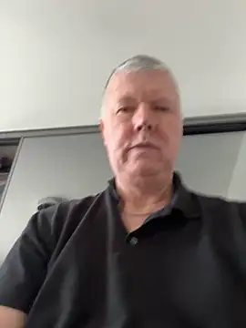 Snapshot of cumboy chatting on 12-18-24, 11:02 cumboy online show from 12-18-24, 11:02