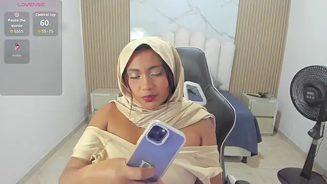 Snapshot of Maissa_nakier chatting on 06-22-26, 01:44 Maissa nakier online show from 06-22-26, 01:44