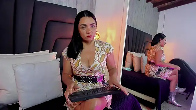 Longina  online show from 07-28-26, 07:39