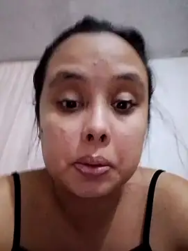 Snapshot of Laura_99 chatting on 07-05-26, 03:22 Laura 99 online show from 07-05-26, 03:22