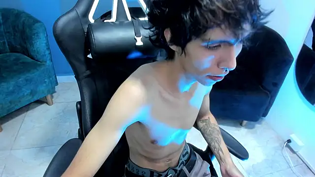 Snapshot of justin_twink20 chatting on 07-02-26, 12:44 justin twink20 online show from 07-02-26, 12:44