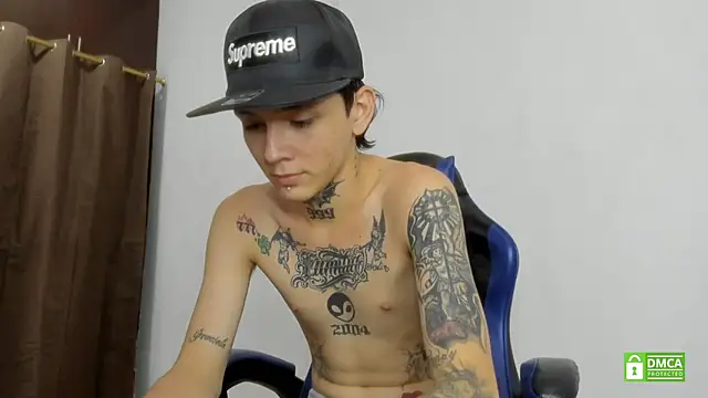 Snapshot of Nick_TattooedGuy chatting on 06-22-26, 08:06 Nick TattooedGuy online show from 06-22-26, 08:06