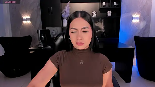 Snapshot of SabrinaMontclair chatting on 06-21-26, 05:52 SabrinaMontclair online show from 06-21-26, 05:52