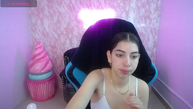 Snapshot of KiaraStar_ch chatting on 07-08-26, 01:23 KiaraStar ch online show from 07-08-26, 01:23