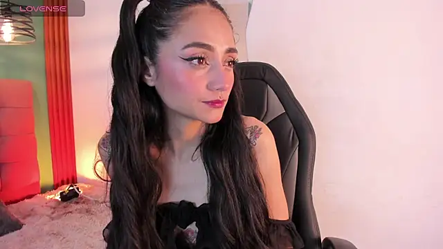 Snapshot of raven__smith chatting on 06-19-26, 06:41 raven smith online show from 06-19-26, 06:41
