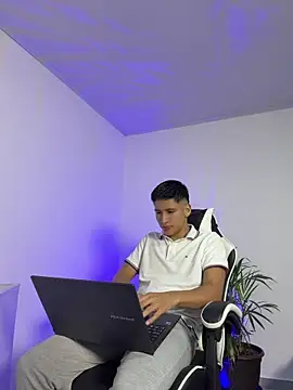 Snapshot of SantiLux_ chatting on 06-25-26, 03:37 SantiLux online show from 06-25-26, 03:37