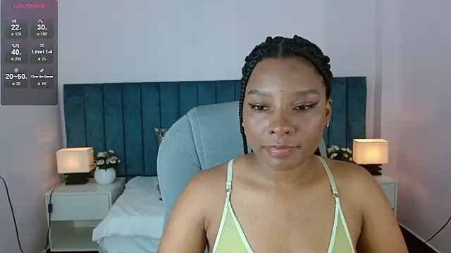 Snapshot of Val_naughty chatting on 06-17-26, 05:29 Val naughty online show from 06-17-26, 05:29