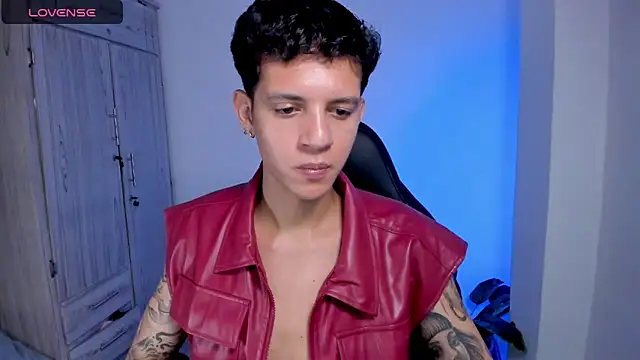 Snapshot of tylerrnova chatting on 06-18-26, 04:22 tylerrnova online show from 06-18-26, 04:22