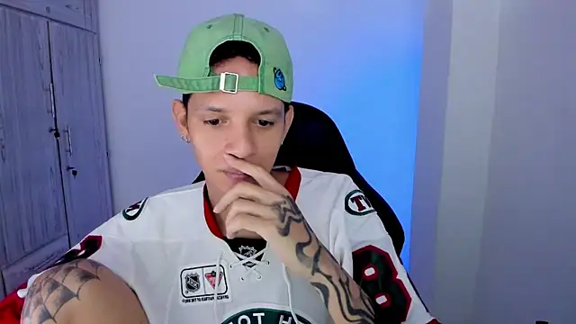 Snapshot of tylerrnova chatting on 06-26-26, 03:23 tylerrnova online show from 06-26-26, 03:23