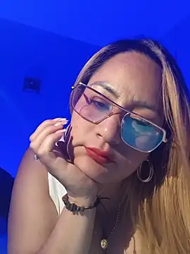 Snapshot of Chikyardiente2068 chatting on 06-19-26, 01:33 Chikyardiente2068 online show from 06-19-26, 01:33