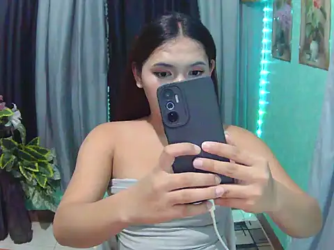 Snapshot of XCalixa chatting on 07-28-26, 12:59 XCalixa online show from 07-28-26, 12:59