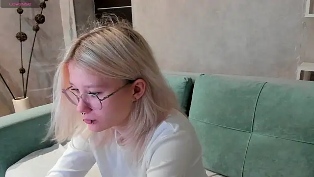 Snapshot of Nika-Smith chatting on 08-07-26, 09:26 Nika-Smith online show from 08-07-26, 09:26
