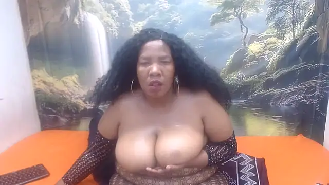 Snapshot of CURVYELEGANCExxx chatting on 07-10-26, 03:23 CURVYELEGANCExxx online show from 07-10-26, 03:23