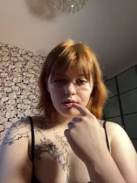 Snapshot of Sofa_Nyx_ chatting on 06-19-26, 06:25 Sofa Nyx online show from 06-19-26, 06:25