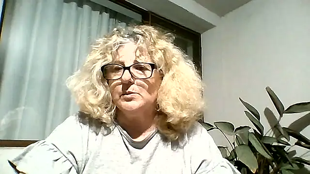 Snapshot of NoraMelow chatting on 08-02-26, 09:01 NoraMelow online show from 08-02-26, 09:01