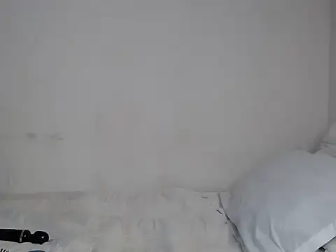 Snapshot of SlenderDiamond chatting on 06-26-26, 05:46 SlenderDiamond online show from 06-26-26, 05:46