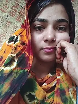 Snapshot of Simran_143 chatting on 06-19-26, 04:07 Simran 143 online show from 06-19-26, 04:07