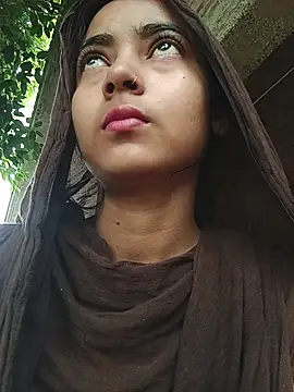 Snapshot of Simran_143 chatting on 07-29-26, 04:12 Simran 143 online show from 07-29-26, 04:12