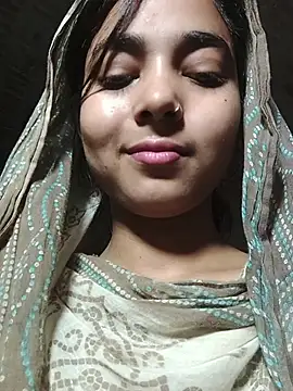 Snapshot of Simran_143 chatting on 07-17-26, 04:37 Simran 143 online show from 07-17-26, 04:37