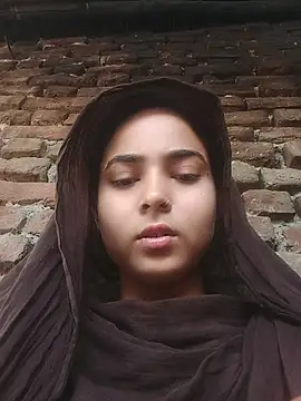 Snapshot of Simran_143 chatting on 06-24-26, 06:01 Simran 143 online show from 06-24-26, 06:01