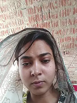 Snapshot of Simran_143 chatting on 06-18-26, 07:40 Simran 143 online show from 06-18-26, 07:40