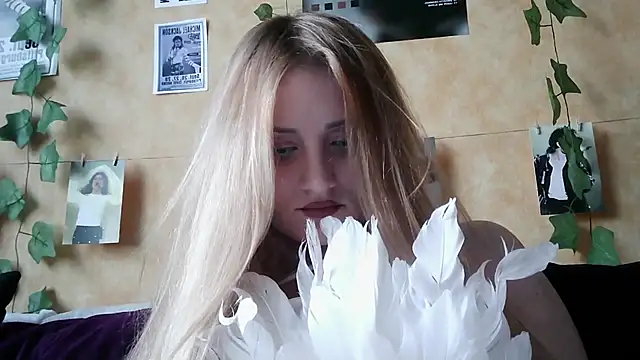 Snapshot of MilaPrecious chatting on 07-06-26, 12:45 MilaPrecious online show from 07-06-26, 12:45