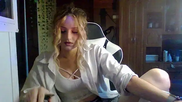 Snapshot of MilaPrecious chatting on 07-14-26, 05:08 MilaPrecious online show from 07-14-26, 05:08