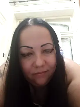 Snapshot of ginababa12 chatting on 06-17-26, 01:43 ginababa12 online show from 06-17-26, 01:43