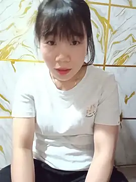 Snapshot of Em_xinh05 chatting on 06-17-26, 03:00 Em xinh05 online show from 06-17-26, 03:00