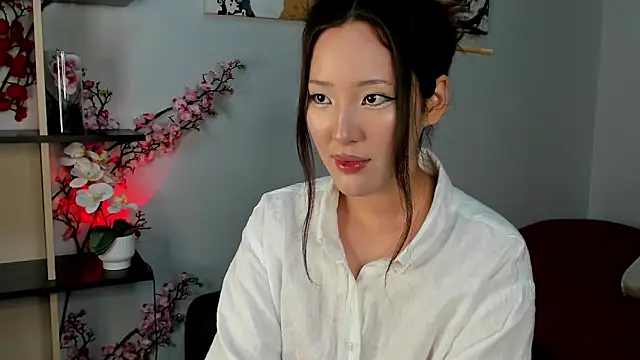 Lillie sunn online show from 06-21-26, 10:04
