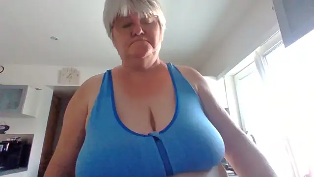 Snapshot of coquinesensuel chatting on 06-18-26, 12:10 coquinesensuel online show from 06-18-26, 12:10
