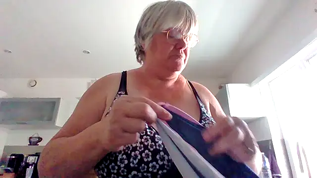 Snapshot of coquinesensuel chatting on 07-15-26, 12:12 coquinesensuel online show from 07-15-26, 12:12
