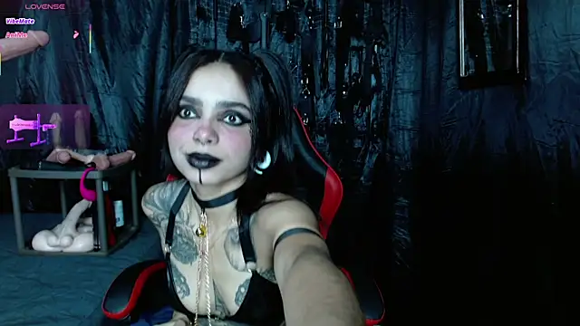 Snapshot of Electra_Darkkk chatting on 08-03-26, 05:19 Electra Darkkk online show from 08-03-26, 05:19