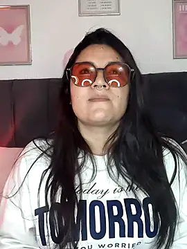 Snapshot of samm_curvy chatting on 07-18-26, 11:24 samm curvy online show from 07-18-26, 11:24