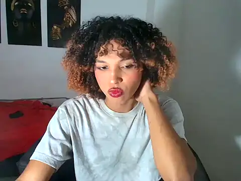 Snapshot of Elianisbigcock chatting on 06-26-26, 04:07 Elianisbigcock online show from 06-26-26, 04:07